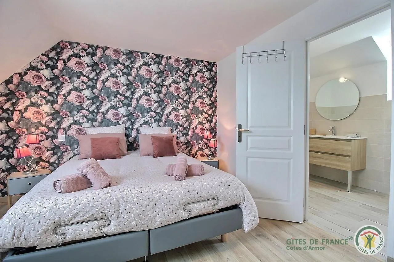 Maison De La Ville-J Plenee-Jugon Holiday home